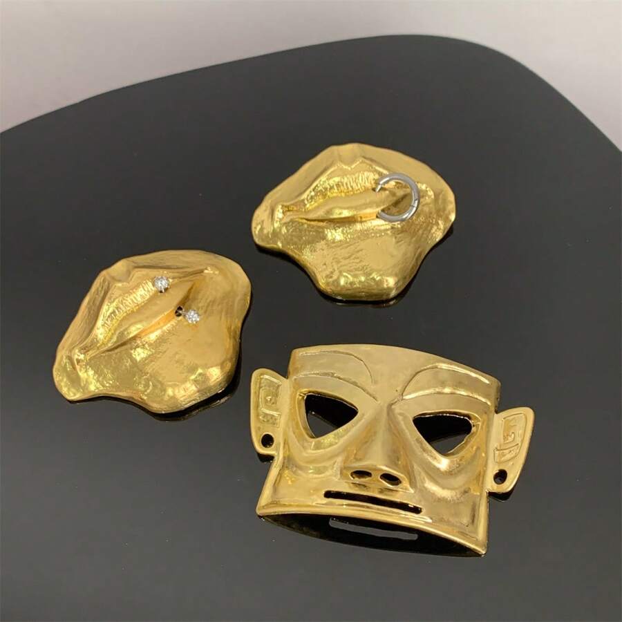 Vintage Devil Eye Metal Mask Lips Shape Abstract Personalized Brooch, Brass-Colored Artistic Badge Accessory - Mask - View 1
