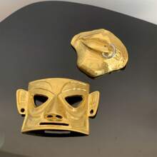 Vintage Devil Eye Metal Mask Lips Shape Abstract Personalized Brooch, Brass-Colored Artistic Badge Accessory - Mask - View 4