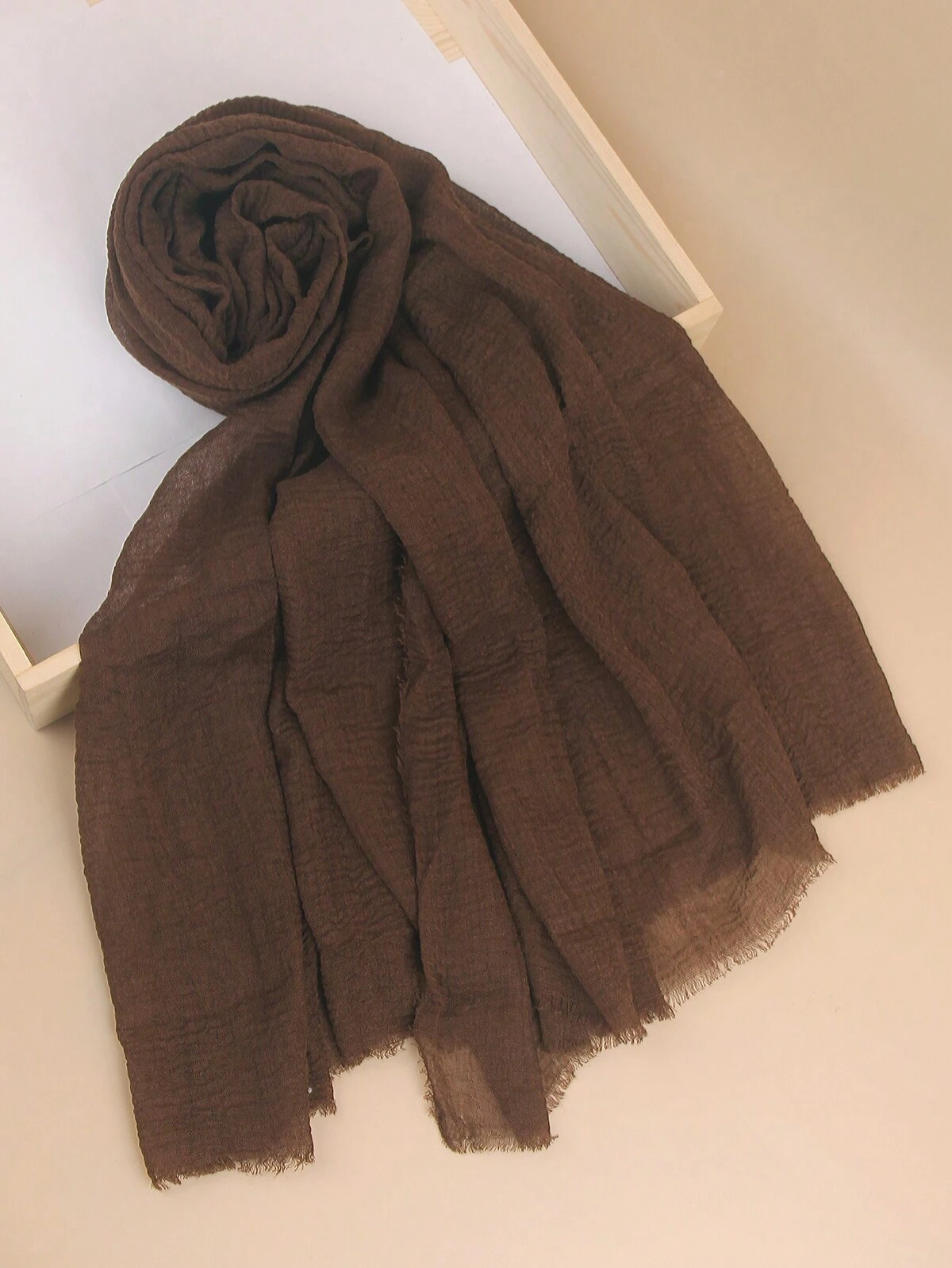 1 pièce Foulard plissé basique de couleur unie classique pour femme portant l'abaya 2