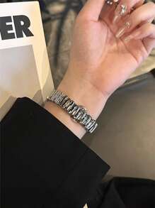 1 Stück asymmetrisches Metallarmband kompatibel mit Bändern, 42mm 38mm 40mm 41mm 44mm 45mm 46mm 49mm, modische Smartwatch Ersatzarmbänder für Serien Ultra2 Ultra SE2 SE 10 9 8 7 6 5 4 3 2 1 für Herren und Damen