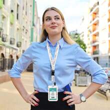 1套可縮放彩虹心形徽章收捲卡，帶可拆卸吊帶，適用於護士、老師、辦公室禮物、工牌持有人、鑰匙扣、垂直卡片保護套、時尚名牌夾，帶有重型徽章收捲卡（彩虹心形） - 白色 - 查看 4