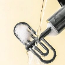 攜帶方便的手動泡沫器，適用於臉部潔面乳、洗髮水和沐浴露 - 黑色 - 查看 4