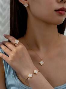 1 pièce Collier trèfle + 1 pièce Bracelet Manchette Trèfle +1 pièce Bague Trèfle en Acrylique +1 paire Boucles d'oreilles Trèfle Set de Bijoux Saint-Valentin