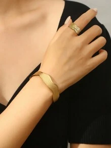 一套时尚奢华几何C形开口金手镯和粗戒指，女士不锈钢首饰 - 金黃色 - 查看 2