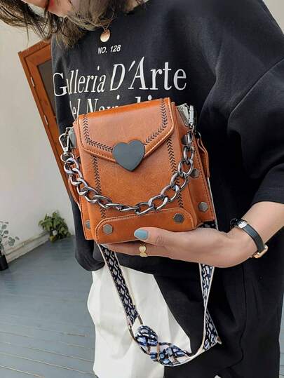 Stylish And Unique Small Square Bag With Thick Chain, Heart Decoration, Wide Strap, Shoulder & Crossbody Bag For Women, Suitable For Parties, Shopping, Commuting, And Carrying Your Phone.