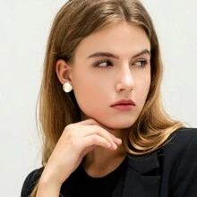 2 piezas Pendientes de clip redondos simples y elegantes de cobre en oro y plata vintage, pendientes al por mayor de moda para orejas no perforadas