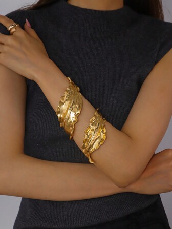 1pc Gold-Colored High-End Fashionable Metal Open Bangle Bracelet For Women, Perfect For Work, Commute, Business Activities, Parties, Birthday Celebrations And Socializing. Ideal For Fashionable Ladies To Pair With Clothing For Photoshoots, Shopping And Dating. Also Suitable For Romantic Getaways, And As A Gift For Friends And Family.