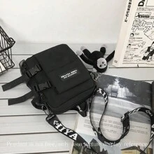Bolsa de hombro multifuncional de forma cuadrada para estudiantes, mini bolso de hombro para hombres con gráficos de letras y un Charm, adecuado para universidad, deportes, transporte, bolso esencial de nailon portátil, bolso de invierno, Acción de Gracias, bolso tote, riñonera, bolso de ciclista, bolso tipo vagabundo, bolso de cadera, bolso de vacaciones, bolso bandolera para camping, mochila de vuelta al colegio, bolso cruzado de primavera, útiles escolares, bolso de mano