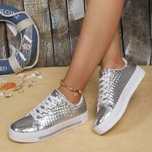 女性2024新春流行銀色運動鞋，多功能休閒平底鞋
