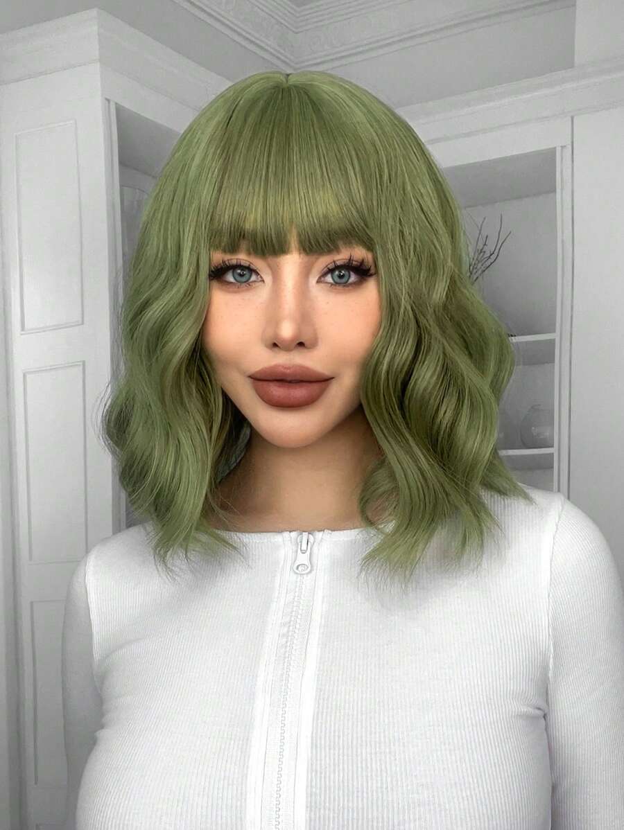 Zielone krótkie falowane peruki z grzywką 14-calowe peruki damskie syntetyczne peruki odporne na ciepło modne peruki damskie codzienne używane włosy przyjazne dla początkujących, odpowiednie na różne okazje, w tym imprezy, wakacje, na festiwale, do cosplayu. - Zielony - Zobacz 1