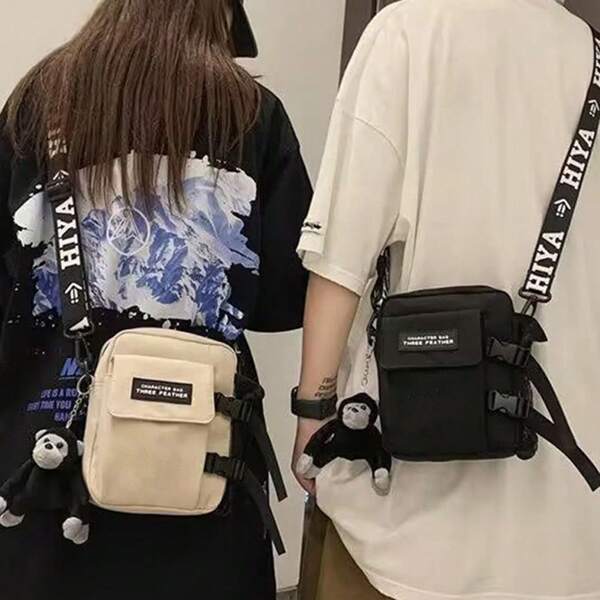 Bolsa de hombro multifuncional de forma cuadrada para estudiantes, mini bolso de hombro para hombres con gráficos de letras y un Charm, adecuado para universidad, deportes, transporte, bolso esencial de nailon portátil, bolso de invierno, Acción de Gracias, bolso tote, riñonera, bolso de ciclista, bolso tipo vagabundo, bolso de cadera, bolso de vacaciones, bolso bandolera para camping, mochila de vuelta al colegio, bolso cruzado de primavera, útiles escolares, bolso de mano