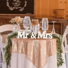 Conjunto de decoración romántica para bodas Mr. & Mrs. de 3 piezas - Duradero adorno para fotomatón de PVC con letras personalizadas en inglés - Perfecto para la ceremonia y la recepción - Blanco - Ver 5