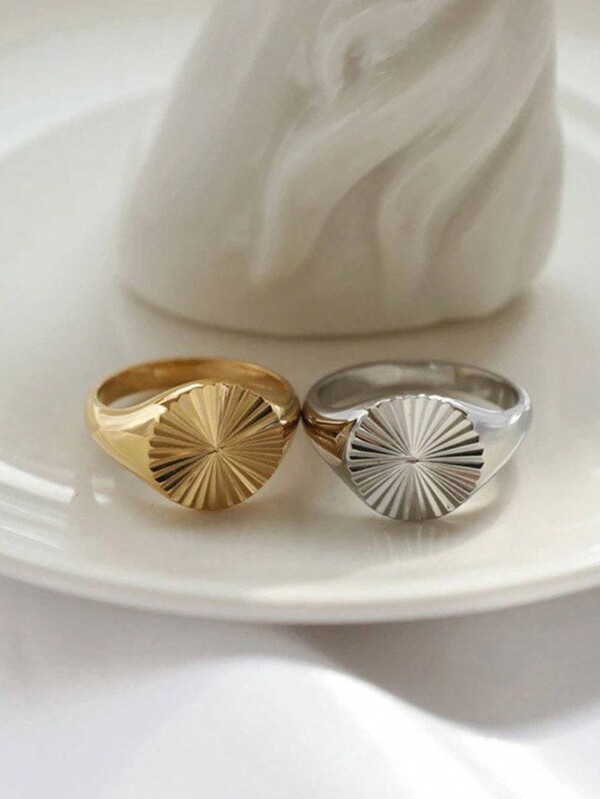 1pc Fashionable Punk Style Titanium Steel Metal Texture Wave Radiation Pattern Circular Women's Ring, Gold Color And Non-Fading