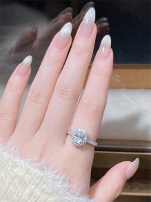 Élégante bague ovale de moissanite d'1 carat pour femmes, en argent sterling S925, parfaite pour offrir comme cadeau de vacances pour qu'elle la porte aux fêtes
