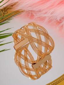Fashion this season F&S 1入組華麗奢華的金屬空心編織復古開口手鐲，適合女士穿戴於工作、聚會、宴會、生日、商務活動、購物、下午茶、情侶出遊、浪漫約會、海灘度假等，同時亦可作為贈送給朋友和家人的禮物。 - 波浪彎曲款 - 查看 2