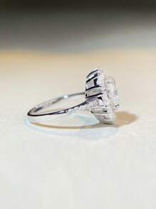 Élégante bague ovale de moissanite d'1 carat pour femmes, en argent sterling S925, parfaite pour offrir comme cadeau de vacances pour qu'elle la porte aux fêtes