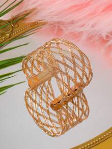 Fashion this season F&S 1入組華麗奢華的金屬空心編織復古開口手鐲，適合女士穿戴於工作、聚會、宴會、生日、商務活動、購物、下午茶、情侶出遊、浪漫約會、海灘度假等，同時亦可作為贈送給朋友和家人的禮物。 - 波浪彎曲款 - 查看 5