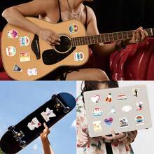 66入組運動羽毛球貼紙貼紙，適用於筆記本電腦水瓶自行車滑板行李箱玩具手機雪板