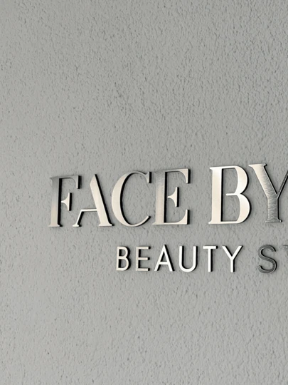 Letras para fachada, letras decorativas para comércio, letras para casa, prédio, residência, apartamento 12cm, sinal de identificação,  letras em acm, material para área externa dourada