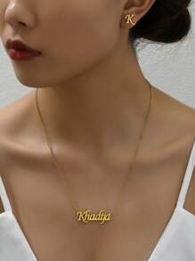 18K金鍍三件套時尚英文字母吊墜項鍊套裝女款，包括鎖骨鏈和耳環 - 金黃色 - 查看 1