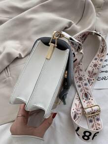 [Large Size: 8.7 Inches * 5.9 Inches * 3.14 Inches] Fashion Women's Handbag, Versatile New Crossbody Bag, Casual Color Block Design, Small Square Bag, Wide Strap, Suitable For Party, Date, School, Outdoor Activities, Also Can Be Used As A Gift. - Blue and White - View 11