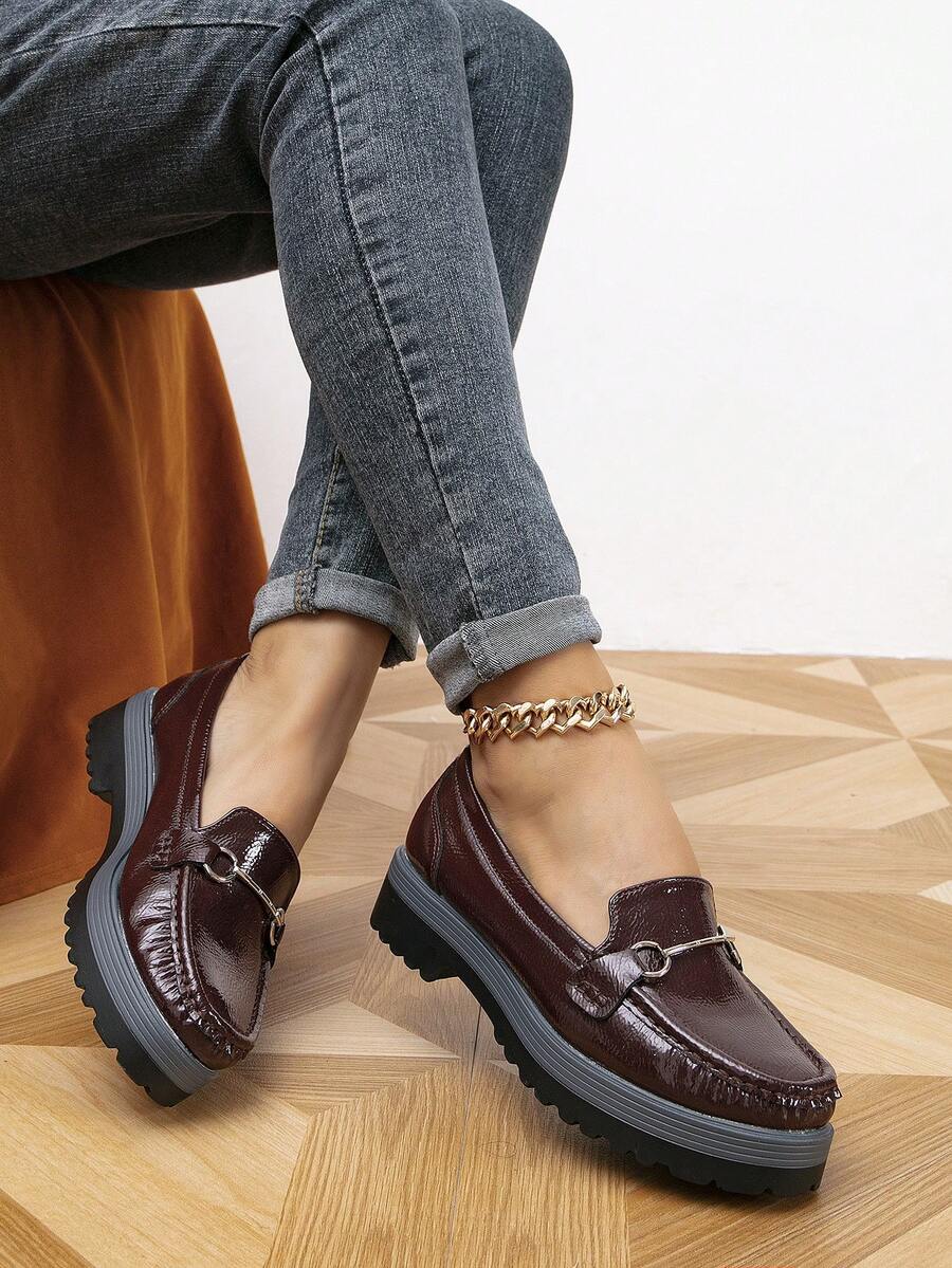 女士雙色厚底防滑豆豆鞋，時尚裝飾扣環，褶皺式鞋頭，百搭英倫學院風，適用於工作＆酒紅色鞋款 - 酒紅色 - 查看 1