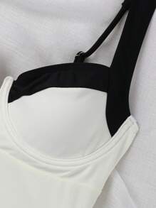 Traje de baño de una pieza con escote en V sexy y bloques de color de la marca Polovedo