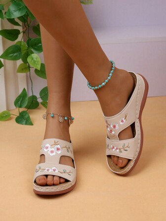 New Summer Hollow Flower Embroidery Wedge Sandals, Open Toe Roman Platform Women's Slippers With Soft Sole, Vintage & Creative Design, Suitable For Outdoor & Fashionable Look, Breathable & Comfortable