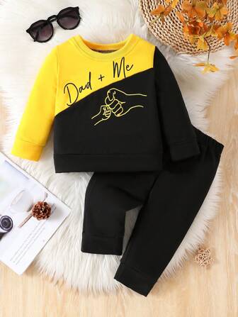 2 件装男婴简约拼布字母和手势印花运动衫和裤子套装，秋冬
