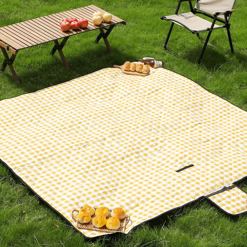 1 件超大可折叠格子野餐垫（198 厘米 * 198 厘米），适用于露营、草坪、公园等户外活动以及作为婚礼和订婚的配件（由 210T 涤纶、80g 喷胶和底部 210D 牛津布制成） - 黃色 - 查看 1