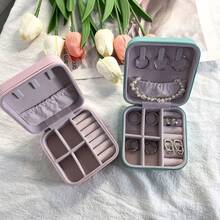 DAONIAO 1 Hộp đựng trang sức chống nước, hộp đựng nhẫn, dây chuyền, bông tai, túi trang điểm nhỏ gọn và di động, trang trí phòng, túi xách, túi trang điểm, du lịch, túi đựng mỹ phẩm, đồ dùng du lịch thiết yếu, hộp đựng, lưu trữ, đồ dùng du lịch thiết yếu, hộp đựng mỹ phẩm, túi đựng đồ trang điểm, túi đựng đồ vệ sinh cá nhân, hộp đựng đồ dùng trên bàn làm việc, túi đựng mỹ phẩm, túi đựng đồ trang điểm, hộp đựng mỹ phẩm, túi đựng đồ trang điểm, túi đựng mỹ phẩm, túi trang điểm, du lịch, túi đựng mỹ phẩm, túi, túi đựng mỹ phẩm, đồ dùng du lịch thiết yếu, túi đựng mỹ phẩm, đồ dùng du lịch thiết yếu, túi trang điểm nhỏ, dung tích lớn, túi trang điểm lớn, quà Giáng sinh, du lịch, quà tặng cho phụ nữ, đồ dùng du lịch thiết yếu, túi nhỏ, ví cầm tay/túi xách nhỏ, hộp đựng mỹ phẩm, hộp đựng cọ trang điểm, túi mini, túi dung tích lớn, quà tặng cho phụ nữ, quà Giáng sinh, ý tưởng quà tặng cho phụ nữ, túi đựng mỹ phẩm, đồ dùng du lịch thiết yếu - Nhiều màu - Xem 8