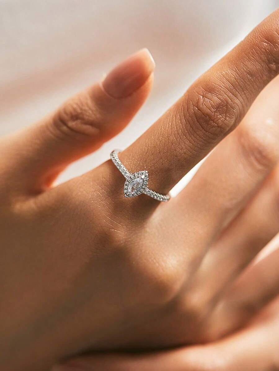 奢华纯银橄榄形水钻白色水钻戒指，适合女性作为订婚、结婚或周年纪念礼物，承诺戒指 - 銀色 - 查看 1