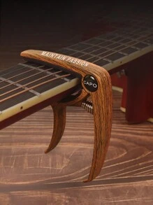 Capo per chitarra folk in lega di zinco personalizzato con plettro inciso e messaggio personalizzato, regalo di compleanno, regalo della Festa del Papà per chitarrista, San Valentino, decorazione di San Valentino