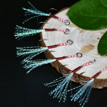 20 sztuk przynęty pierzastej Ishini z czarną stalą węglową, antykorozyjnym haczykiem do połowów morskich i platerowanym haczykiem