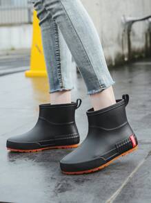 1 par de botas de lluvia cortas antideslizantes de unicolor para mujer, con estilo deportivo, impermeables para excursiones al aire libre, ligeras y fashionables zapatillas de agua