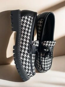 Black And White Checkered Men's Dress Shoes, British Style Slip-On Tassel Loafers - Black and White - View 3