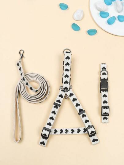 一套可爱涤纶爱心图案项圈胸背带牵引绳套装，适合泰迪熊犬等小型犬户外使用（不适合大型犬）。