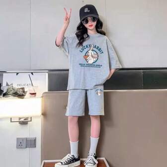 適合年輕女孩的2入組短袖T卹和短褲套裝，休閒運動印花上衣，春夏透氣吸汗