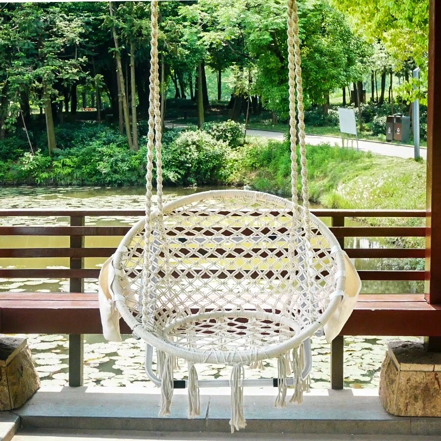 全新手編戶外懸掛籃，可當椅子或掛籃使用，可折疊掛起，配有收納袋可放書籍和水杯，適用於庭院露營