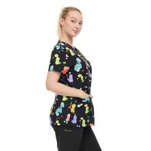 Women's Printed V-Neck Scrub Top – 4-Way Stretch - Multi-Pocket, Soft Stretch Fabric – Fun Dinosaur Pattern | Clinical Scrubs | Nurse Beauty Salon Workwear | Spa Doctor Nursing Clinical Suit - màu đen - Xem 4