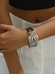 Fashion this season F&S 1 chiếc Vòng tay kim loại hở thời trang, cao cấp, đơn giản, phóng đại, độc đáo, khoét rỗng, không đối xứng dành cho nữ, thích hợp để đi làm, đi chơi, mua sắm và phối đồ. Hoàn hảo cho các cặp đôi đeo cùng nhau, tiệc nướng bãi biển, kỳ nghỉ lãng mạn, quán bar cổ điển, lễ hội âm nhạc, tiệc Gala, vũ hội ra mắt, tụ họp xã hội, làm quà tặng cho bạn bè và gia đình, và chụp ảnh thời trang. - Kiểu nhẫn nhiều lớp - Xem 7