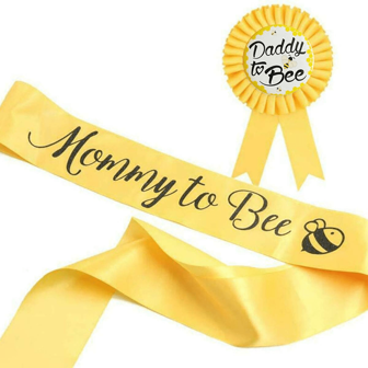 2pcs/Set 'Mommy To Bee' Gold Sash And 'Daddy To Bee' Tinplate Badge Combo Kit Couple Shower Party Favors Decorations Gift For Pregnant Party Decor