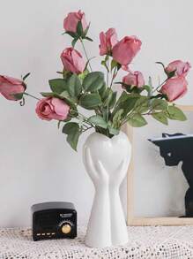 1 pièce Vase de décoration pour la maison en forme de cœur tenu à la main de style européen, design artistique en résine du corps humain pour fleurs, centre de table moderne unique pour mariage, salle à manger et décoration de salon