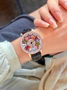 1 Stück glänzende und modische Damen Quarzuhr mit buntem Strasssteindekor, verfügt über ein verlockendes Drehzifferblatt, Edelstahlgehäuse, strapazierfähiges Lederarmband und wasserdichtes Design, perfekt als Geschenk für Frauen zum Dating und täglichen Tragen
