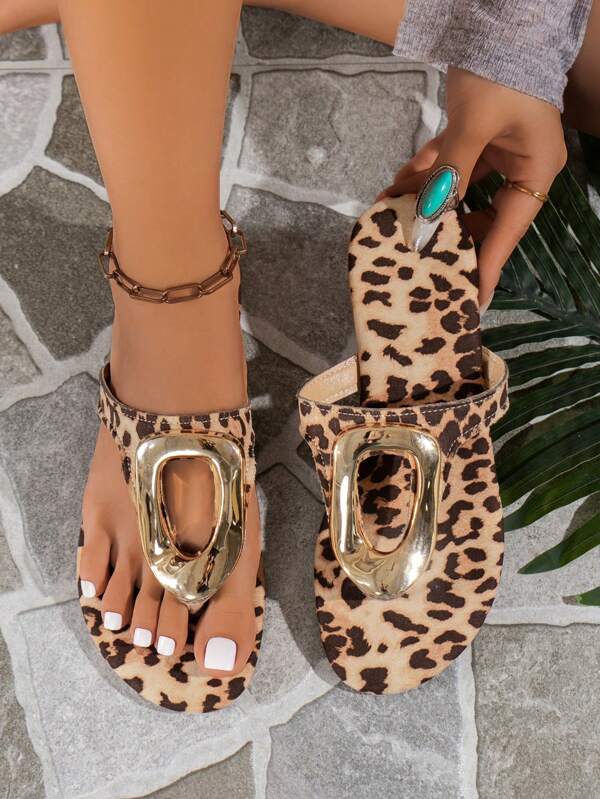 Women's Zigzag Flip Flops, European And American Style, Beach Sandals With Leopard Print And Rivets Decoration, Plus Size