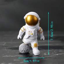 2pcs/1pc Creative Micro Landscape Astronaut Decoration, Cute Cartoon Astronaut Car Ornament, Realistic Astronaut Miniature Figurine For Home Office Decor, Student Gift, Great For Halloween, And Fall Decorations Birthday