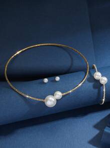 Conjunto de 4 piezas de accesorios de boda de tono dorado con perlas falsas, diamantes de imitación y collar de tachuelas con colgante de circonita cúbica ajustable, gargantilla, brazalete y aretes con elementos de baile