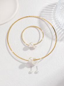 Conjunto de 4 piezas de accesorios de boda de tono dorado con perlas falsas, diamantes de imitación y collar de tachuelas con colgante de circonita cúbica ajustable, gargantilla, brazalete y aretes con elementos de baile