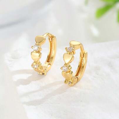 1 Đôi bông tai hình trái tim đính đá Cubic Zirconia dễ thương và tinh tế dành cho trẻ em, thích hợp cho trẻ nhỏ, bé gái, gia đình, bạn bè, bạn cùng lớp, các bữa tiệc, tiệc chiêu đãi, ngày lễ, hẹn hò, kỳ nghỉ hè ở bãi biển, cũng là một món quà trang sức để đeo hàng ngày.