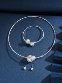 Conjunto de 4 piezas de accesorios de boda de tono dorado con perlas falsas, diamantes de imitación y collar de tachuelas con colgante de circonita cúbica ajustable, gargantilla, brazalete y aretes con elementos de baile